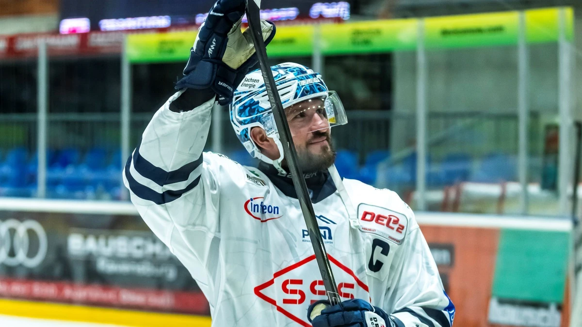Travis Turnbull erzielte acht Sekunden vor dem Ende den Siegtreffer für die Dresdner Eislöwen.